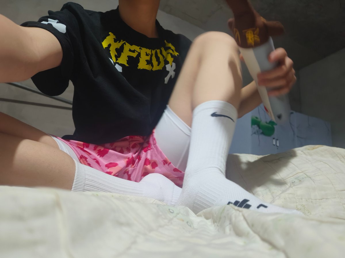 7V20xom74d90875's tweet photo. 有点闷骚 有点坏
#gaycommunity #男同
#top0 https://t.co/5e2xRIA9bk