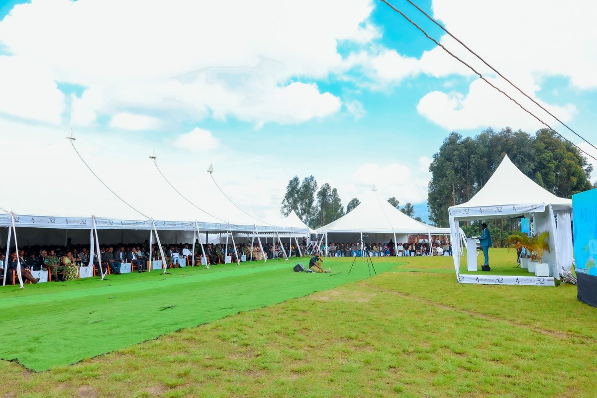 MusanzeDistrict's tweet photo. Atanga ikaze, Umuyobozi w'Akarere @NsengClaudien yihanganishije imiryango y'Abarokotse Jenoside yakorewe abatutsi, ashimangira ko twibuka dusubiza agaciro Abatutsi biciwe mu yari Komini ya Kinigi. ysabye abaturage kwima amatwi abashaka kudusubiza mu mateka mabi twanyuzemo. https://t.co/cs71jiLBJI