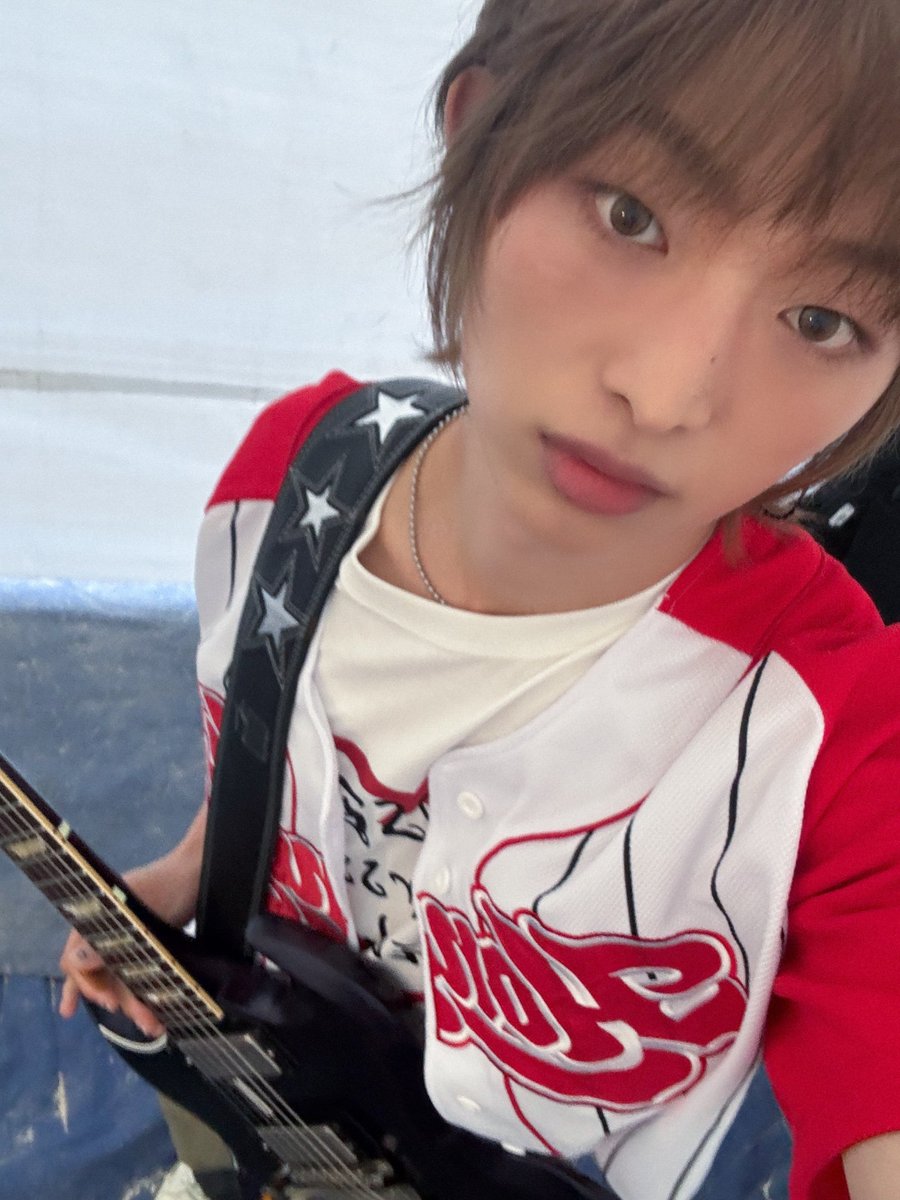 deupo_updates's tweet photo. 🗒️🐥 260514 [16:23 KST]

"I went to the Hongik University festival
The sight of students linking arms and running around best describes yesterday's atmosphere! That's the memory I have
It was so fun!!!!!! Fighting today too"

#DragonPony #드래곤포니
#KwonSeHyuk #권세혁 https://t.co/5t70GGJISe