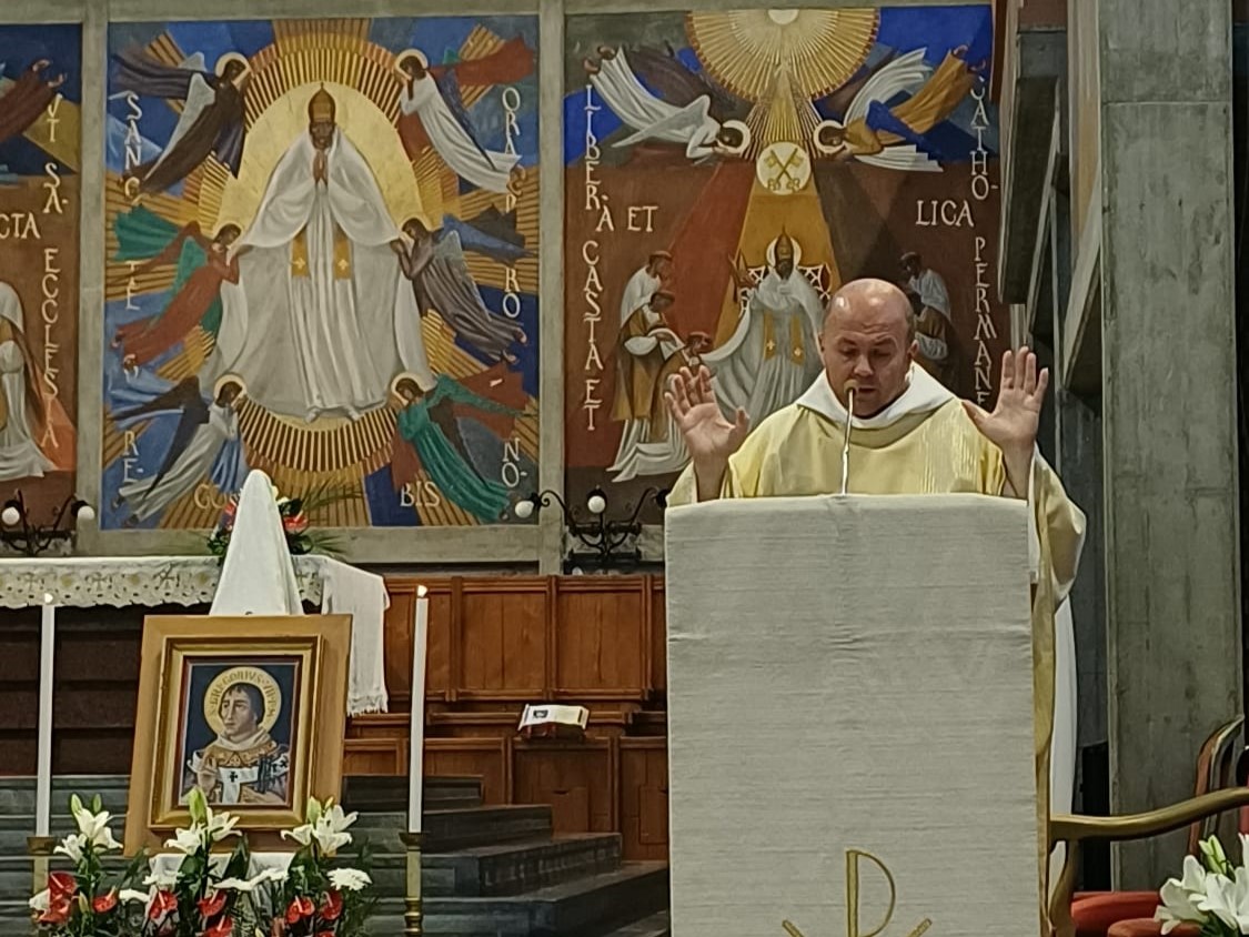 FratiAssisi's tweet photo. 𝐑𝐨𝐦𝐚 𝐜𝐞𝐥𝐞𝐛𝐫𝐚 𝐒𝐚𝐧 𝐆𝐫𝐞𝐠𝐨𝐫𝐢𝐨 𝐕𝐈𝐈, 𝐢𝐥 𝐏𝐚𝐩𝐚 𝐝𝐞𝐥𝐥’𝐢𝐧𝐭𝐞𝐠𝐫𝐢𝐭𝐚̀ 𝐞 𝐝𝐞𝐥𝐥𝐚 𝐠𝐢𝐮𝐬𝐭𝐢𝐳𝐢𝐚
*
La solennità liturgica presieduta da Fra Diego Entali ha ricordato la testimonianza del pontefice
https://t.co/Q9UdZIGLs5
#sangregoriovii #roma https://t.co/MhtHKA3726