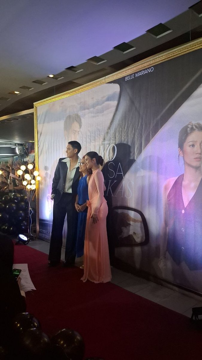 PULPMagazinePH's tweet photo. DONBELLE HAS ARRIVED 🤍

Donny Pangilinan and Belle Mariano have arrived at the 'Tayo Sa Wakas' grand premiere night alongside their director Cathy Garcia-Sampana.

#TayoSaWakas #TayoSaWakasWorldPremiere #DonBelle #PULPMagazine https://t.co/LAujVzFbKv