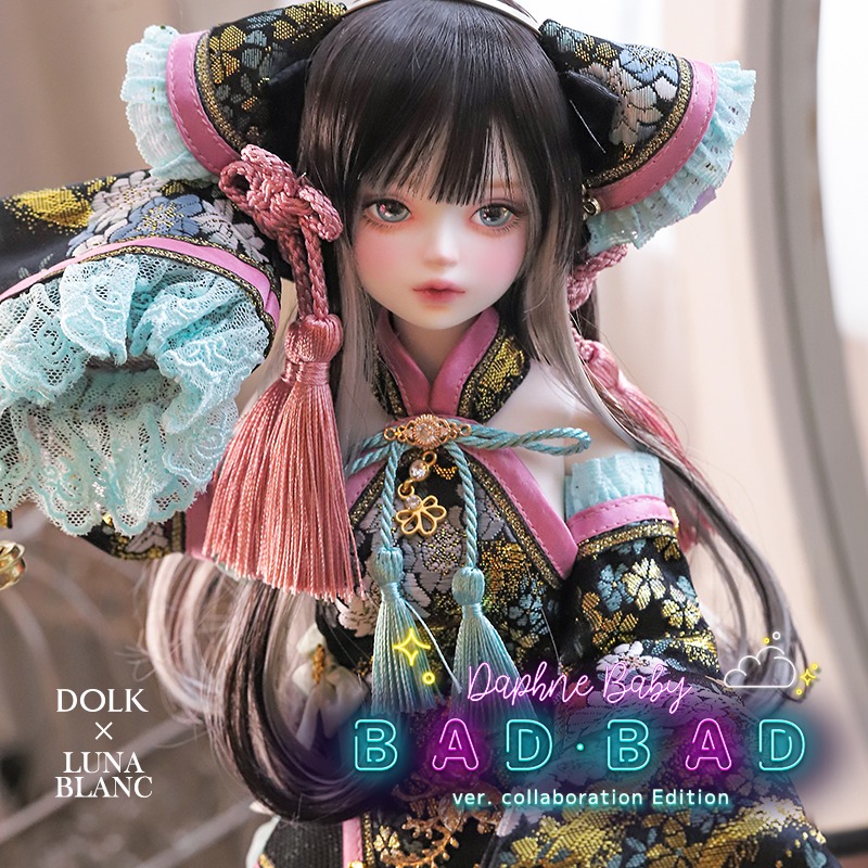 DOLKSTATION's tweet photo. 【DOLK×LUNA BLANC】
BAD・BAD　悪そうな子は大体トモダチ。

ご要望多数につき、人気ディーラー『Machi』による限定ドレス「BAD・BAD」とのスペシャルコラボVer.Daphne Babyが、数量限定の再登場！
Duya氏の限定メイクで微笑を浮かべる小悪魔な表情にご注目ください♪