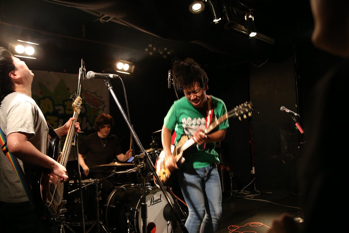 mecchaomoroiyan's tweet photo. ③THE UNLEASHED

滋賀の青春パンク、待ってたぞ！🔥
ライブハウスでここまで表現して良いんだって事を、魂震えるステージで見せてくれました！

高校生達にも沸きに沸いてブッ刺さってたみたいで本当に嬉しい！
これからも一緒に滋賀のライブシーンを盛り上げていこうな！👊

#めっちゃおもろいやん https://t.co/YjWZi3eP2j