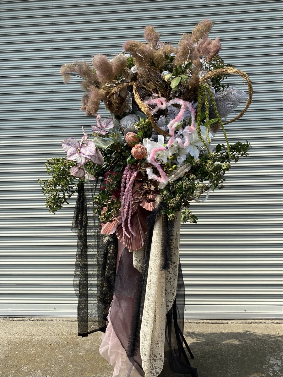 romanzo_2nd's tweet photo. 6月26日(金)
BLACK ONE-MAN Painted P
こちらのオーダー受け付けております！

#ブラックスター #フラスタ #祝い花 https://t.co/Zbz5Bvi6tT