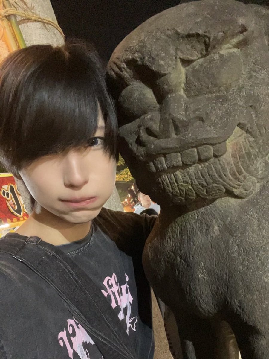 ao__error's tweet photo. りゅうの代わりに石像とツーショ
#メン地下 #自撮り界隈 #いいね返し https://t.co/8lTz6DanXa
