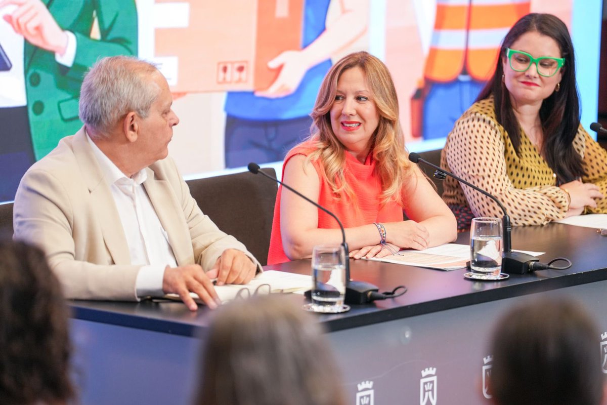 Efraincan's tweet photo. Hoy ha sido un día muy feliz como servidor público.

Gracias al proyecto ISOS, más de 100 mujeres han encontrado una oportunidad para formarse, ganar experiencia y acercarse al empleo. Hoy @rdavmam se emocionó con historias reales . 🙏🏻🙏🏻 https://t.co/33ASb4WCN5