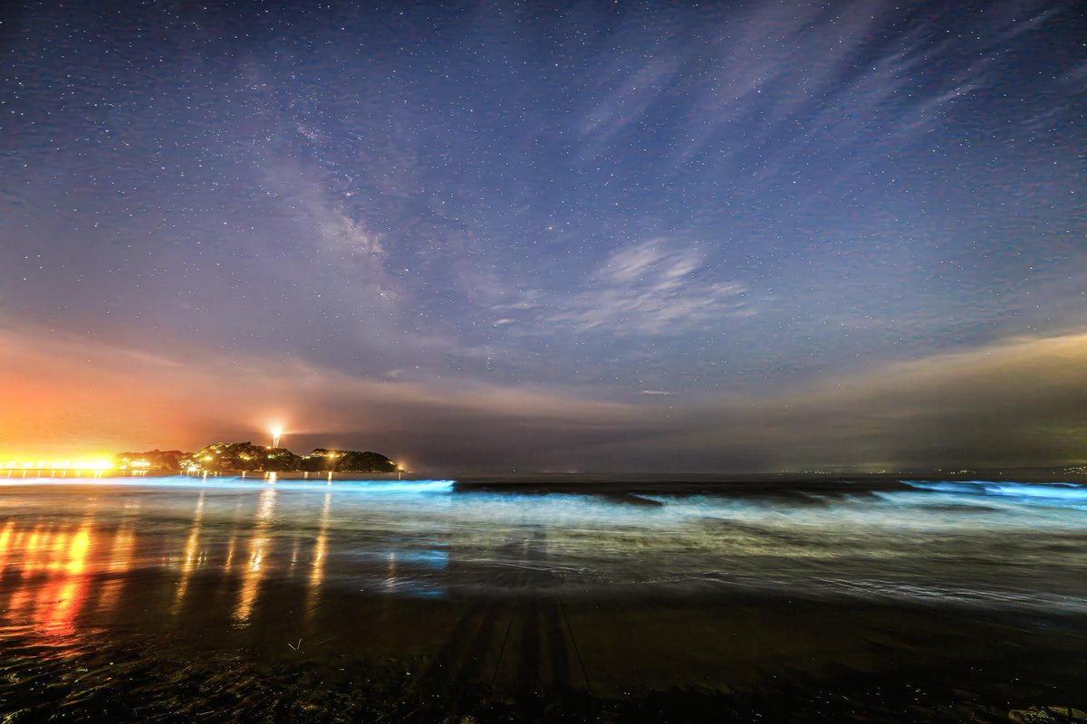TYWOrch_Baron's tweet photo. 昨日の江ノ島・鵠沼海岸の夜光虫は、天の川との共演でとても幻想的！
まるでFF10の幻光虫のよう。スマホでも綺麗に撮れます♪(4枚目)
#夜光虫 https://t.co/oTvwQLpAWc