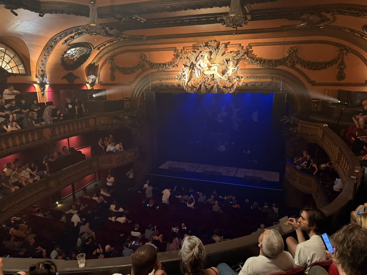 jclabarre's tweet photo. @LeTrianonParis Tricky yesterday evening ? What was that ?
1h all included
First time ever I left the place at 9:31pm
Stage almost dark 99,99 % of the concert
I’m not even sure this was Tricky.
What a mesmerizing concert! 
That was very very funny! https://t.co/Lwkeyr2UjI