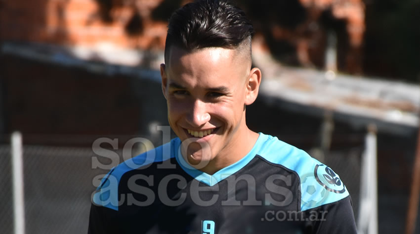 SoloAscenso's tweet photo. #PrimeraC | #Mercedes | Juan Cruz Vera Borda: “Estamos conformes, somos un equipo que lucha”

https://t.co/Z6IKtVn6Hj https://t.co/u5yjW7F5jf