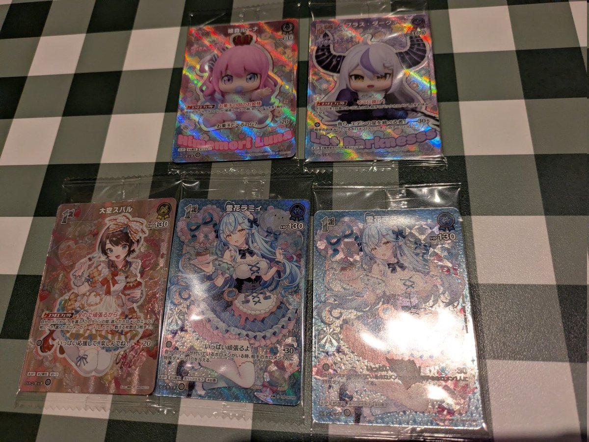 esetaris's tweet photo. ホロライブ　ツインウエハース　交換

譲→🍬、🛸💜、🚑、☃、⚒、🐻💿、💋、🏴‍☠️、♌、👾、🥐、🍑🥟、🌸、🍎、🧪、🔥、🥀、😈、🌲

求→🏮、👯‍♀️、🌽

🏮は、🍎と🔥と🥀との交換のみ https://t.co/byA8KfcEVm