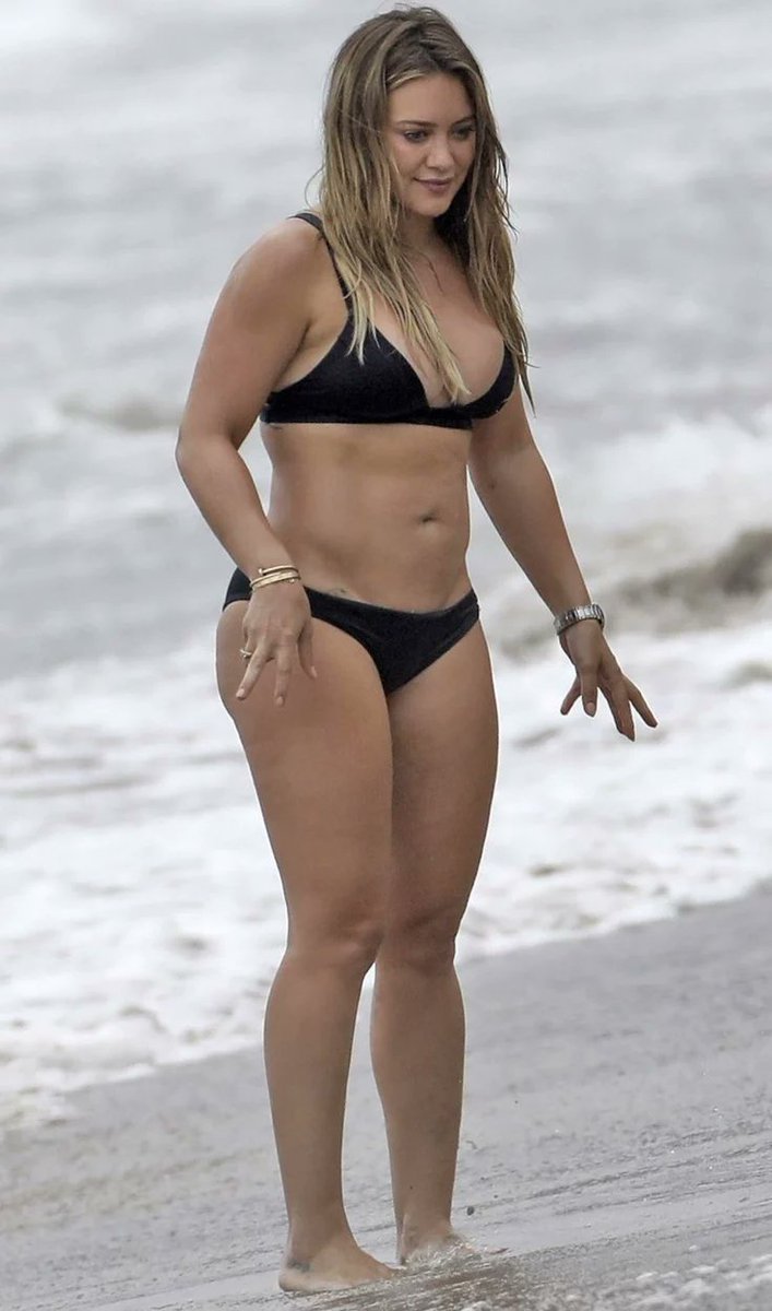 hollywoodfiles9's tweet photo. 38 year old Hilary Duff Insane Body Card. https://t.co/tR5g6CvukK