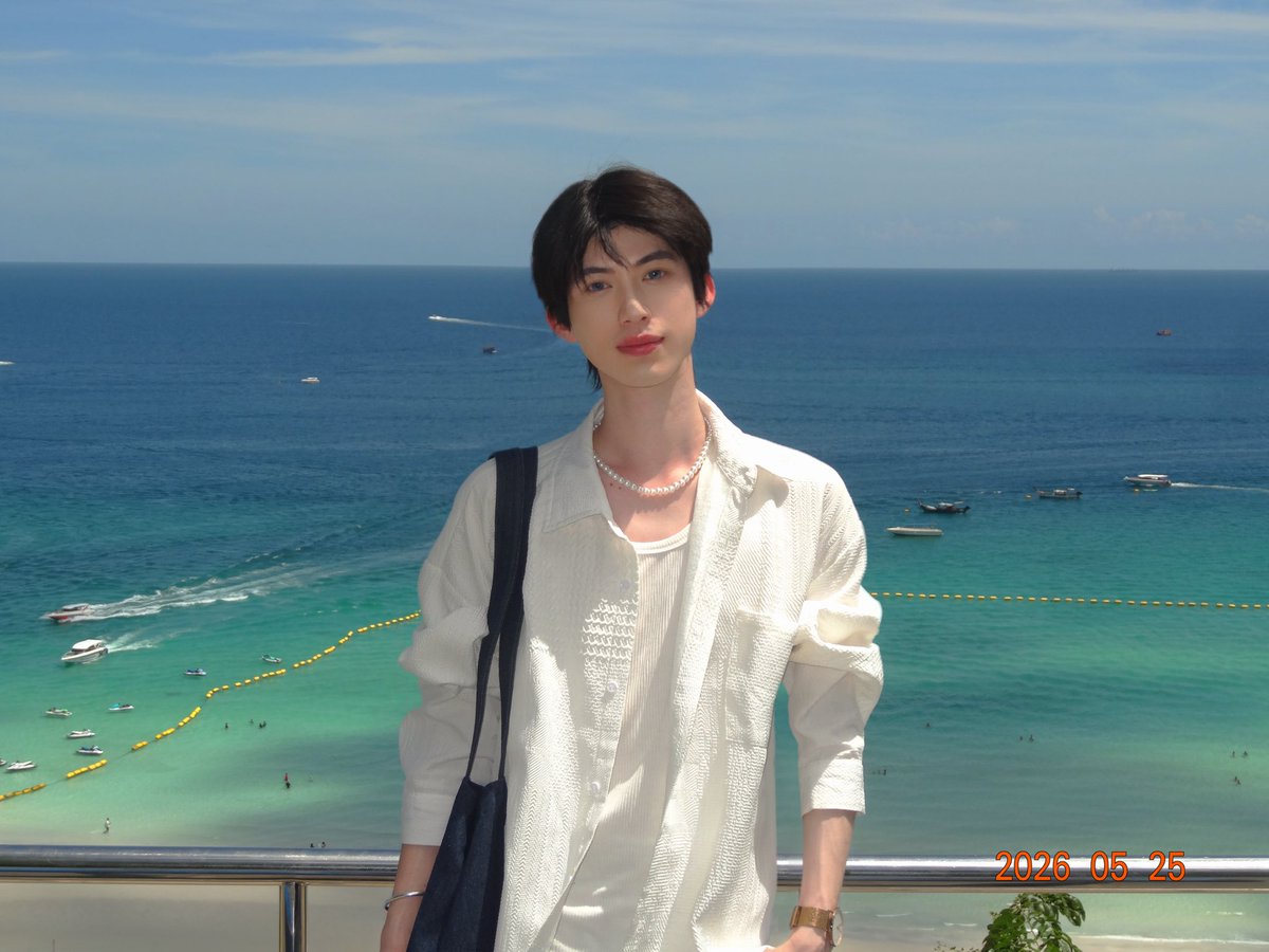 ASHTT0287's tweet photo. 泰兰德你知道把我晒伤了 https://t.co/XhcxsuPmoT