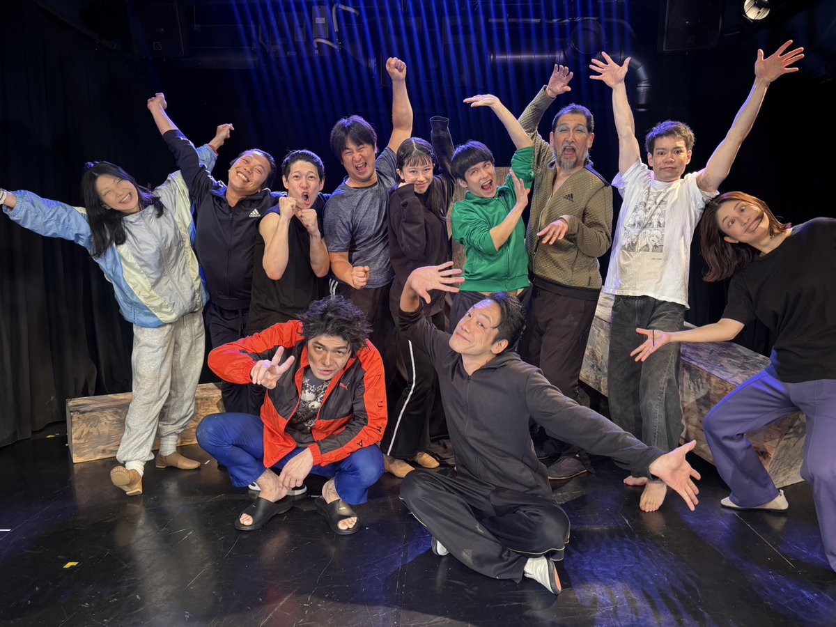 nakaimanonaka's tweet photo. ｢#Amen｣全公演終了しました
足を運んでくださった皆さんありがとうございます
大きな怪我なく終えまして
終了後に明日誕生日を迎えるジャスミンちゃんと、稽古中誕生日を迎えたが祝い損なったサムさんを祝えました
これもまた一重にご来場くださった皆様のお陰です
ではまた
さらば
#アメン
#あめん https://t.co/F986aTNgyc