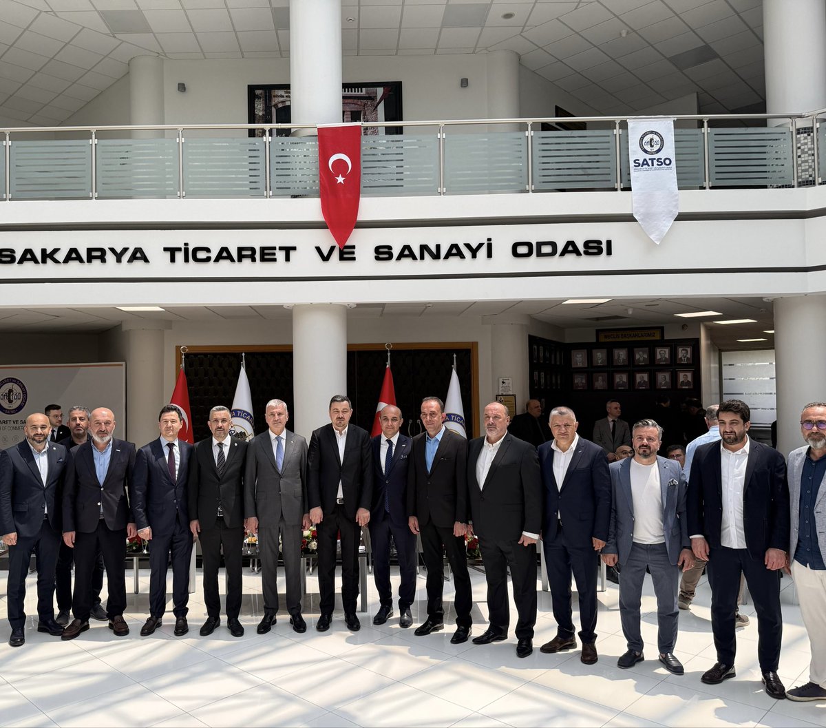 sakaryagiad's tweet photo. Başkanımız Samet Karabaş, SATSO tarafından düzenlenen Geleneksel Bayramlaşma Programı’na katılım sağladı.

Şehir protokolü ve iş dünyası temsilcilerinin bir araya geldiği programda bayramın birlik ve beraberlik ruhu paylaşıldı.

Nazik ev sahiplikleri için Yönetim Kurulu Başkanı Sn. Akgün Altuğ’a, Meclis Başkanı Sn. Erdem Ercan’a ve SATSO Yönetimi’ne teşekkür ederiz.