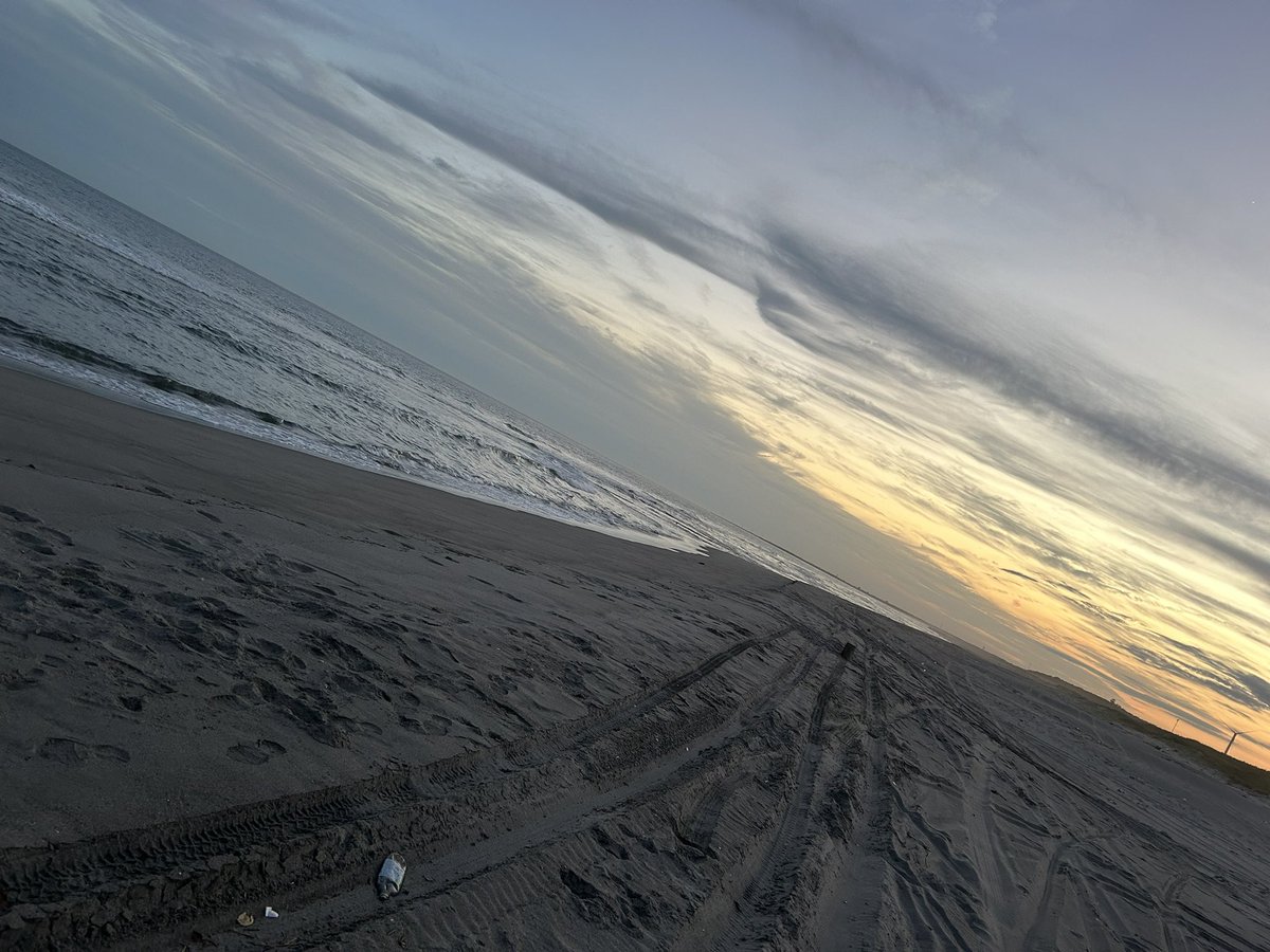 CTr201903's tweet photo. 2026/5/26
夕焼けを見に近くの海岸に行ってきました。
人がおらず静かで、ゆっくりと波の音を聞くことができました。(^^)/ https://t.co/oy4UCC7mq2