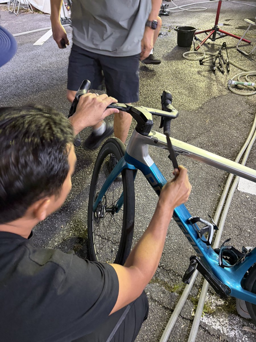 cyclingtake's tweet photo. 富士山に向けて軽量化してるらしい。 https://t.co/fKcX0PhQre