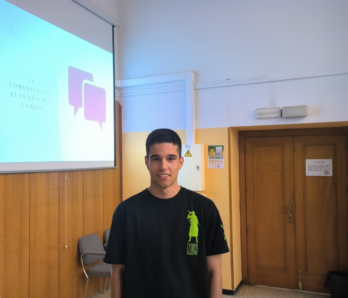 humanizAS_UVa's tweet photo. Enhorabuena a los estudiantes de 1º de Nutrición Humana y Dietética. Excelentes presentaciones de "Entrevista a un Profesional" 👏 ��Seguid así! 📷 #humanizAS #humanización #atenciónsanitaria #estudiantesdenutricion #dietistanutricionista #comunicaciónclínica #uva https://t.co/oHV5vdMUl8