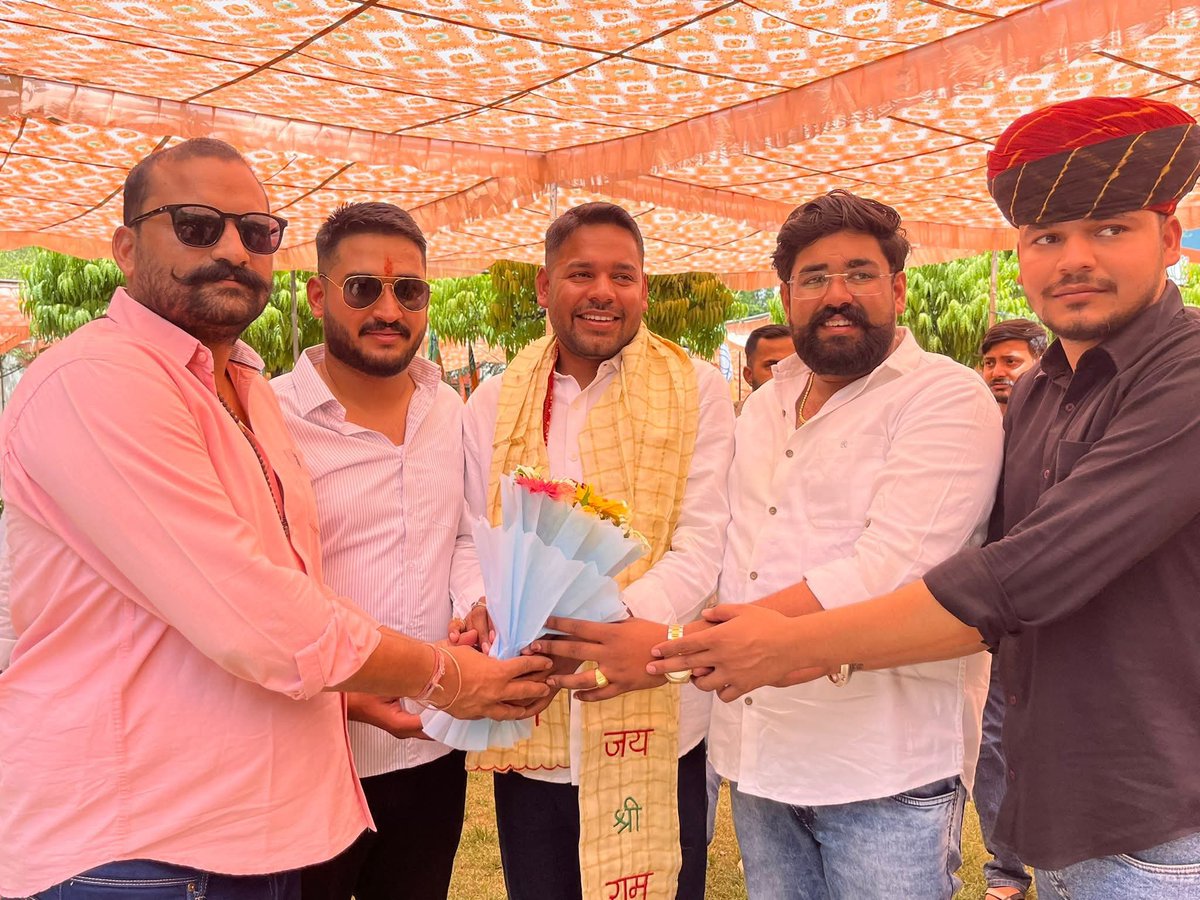 Rulokendrasingh's tweet photo. भाजपा प्रदेश मुख्यालय पर युवा मोर्चा कार्यालय में व निज आवास पर भाजयुमो के ऊर्जावान साथियों,कार्यकर्ताओं एवं स्नेहीज़नों से आत्मीय मुलाकात हुई। आप सभी का स्नेह, विश्वास एवं शुभकामनाएँ मुझे संगठन के प्रति और अधिक समर्पण एवं निष्ठा के साथ कार्य करने की प्रेरणा देती हैं। 
BJP Rajasthan BJYM Rajasthan Madan Rathore Shankar Gora
#BJYM #BJP #Rajasthan #YuvaMorcha #OrganizationFirst #LokendraSinghRaythaliya