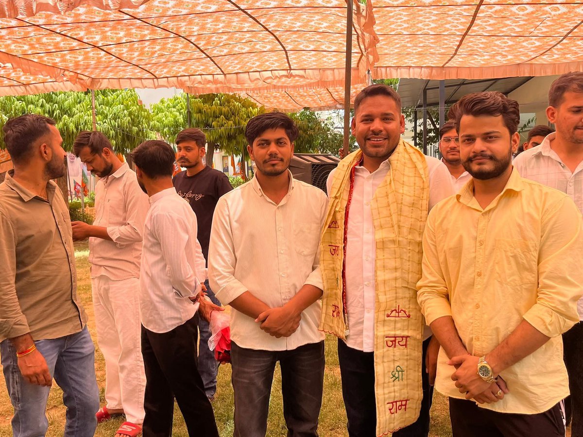 Rulokendrasingh's tweet photo. भाजपा प्रदेश मुख्यालय पर युवा मोर्चा कार्यालय में व निज आवास पर भाजयुमो के ऊर्जावान साथियों,कार्यकर्ताओं एवं स्नेहीज़नों से आत्मीय मुलाकात हुई। आप सभी का स्नेह, विश्वास एवं शुभकामनाएँ मुझे संगठन के प्रति और अधिक समर्पण एवं निष्ठा के साथ कार्य करने की प्रेरणा देती हैं। 
BJP Rajasthan BJYM Rajasthan Madan Rathore Shankar Gora
#BJYM #BJP #Rajasthan #YuvaMorcha #OrganizationFirst #LokendraSinghRaythaliya
