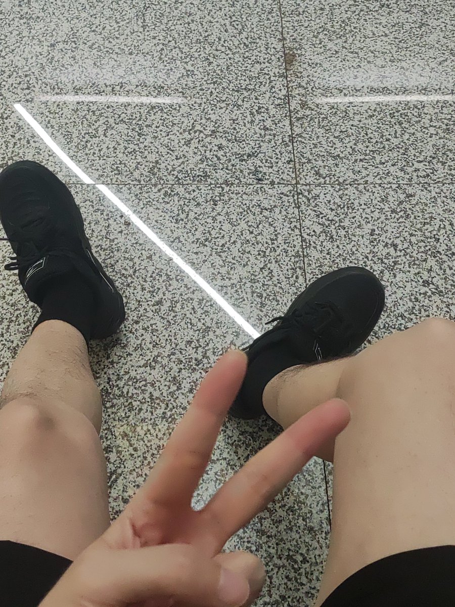 ABCD1231069's tweet photo. 说不清道不明，反正就觉得需要人陪。但是又害怕两个人在一起 https://t.co/wDkgnhz6IR