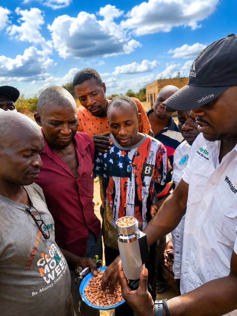 AgriEn_Network's tweet photo. AgriEn is operationalizing the groundnuts aggregation system to strengthen farmer access to structured markets. 🌱
With tools like scales, sieves, and moisture meters, THRIVE 2030 producer groups in Moobola and Niko are now market-ready. #Agriculture #MarketAccess https://t.co/fWqGh6E4wy