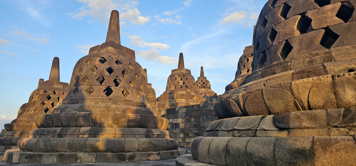futureport82's tweet photo. The sublime Borobudur Temple at Sunset. https://t.co/ajDu0eo1uW