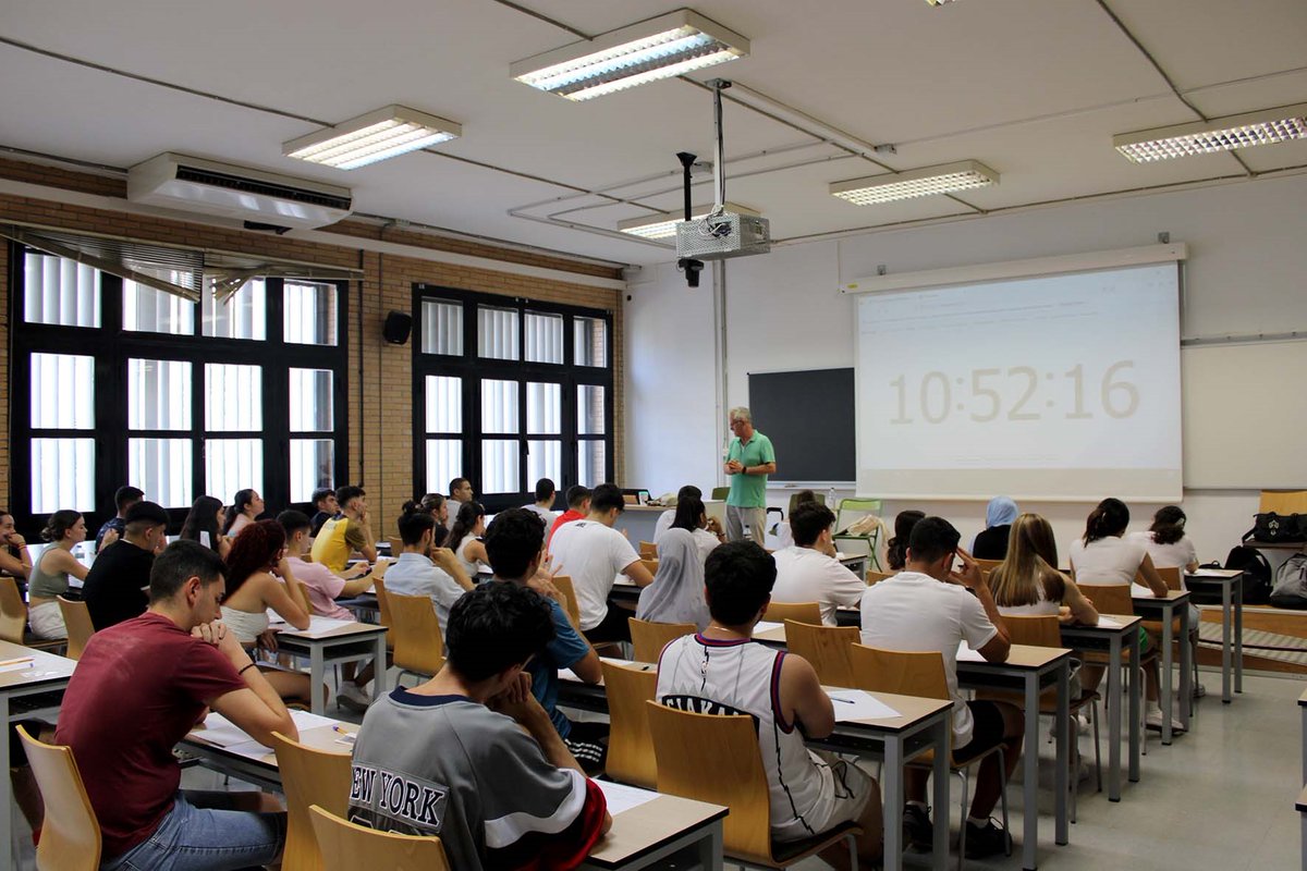 ualmeria's tweet photo. 📚 La #UAL regula el uso de detectores de radiofrecuencia y campo magnético para prevenir el fraude en los exámenes. La medida busca garantizar la integridad académica de todos los estudiantes.
Más info 👉 https://t.co/4MMPsZuvXO
#SoyUAL https://t.co/WCwozuJUUS