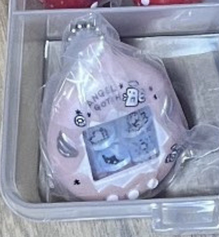 cewt_6's tweet photo. @kpakd29 初めまして。検索より失礼いたします。
クリスタルのポムポムプリンをお譲り可能ですが、画像のものと交換して頂くことは可能でしょうか？
ご検討頂けますと幸いです。 https://t.co/5hRJYTvyR6