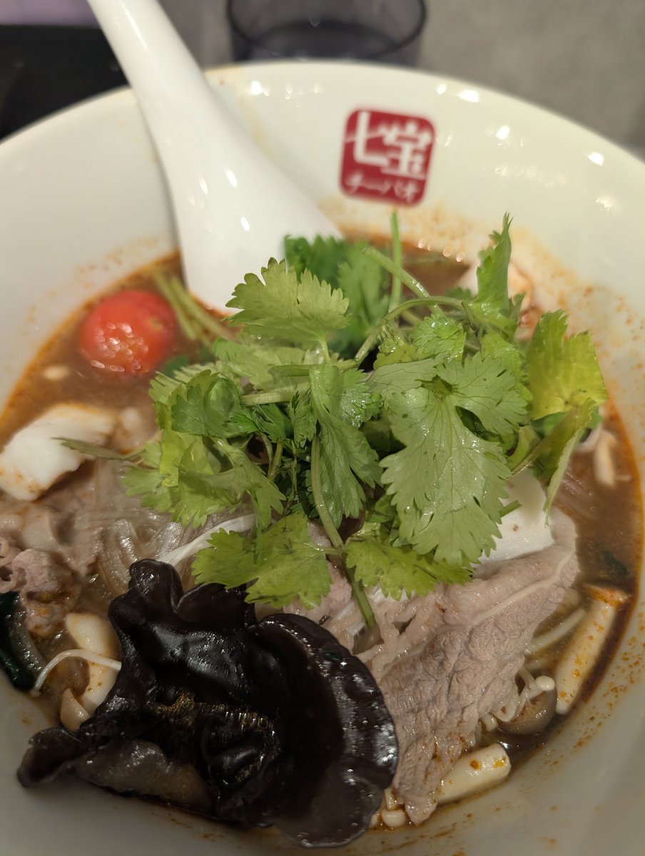 Aget_Eke's tweet photo. チーパオで麻辣湯を食べたよ〜ん https://t.co/VFfUcGL3PQ
