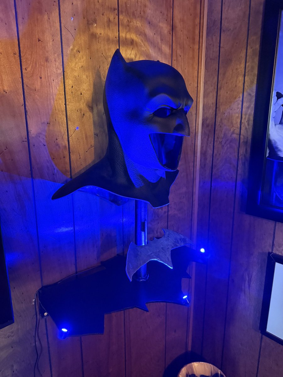 TDK4523's tweet photo. @ZackSnyder My friend Shawn Reeves made the mask. But I plasma cut and welded the shelf that the mask sits on. I’m hoping you continue the snyderverse. We need it more than ever. https://t.co/B5Zht3FPnM
