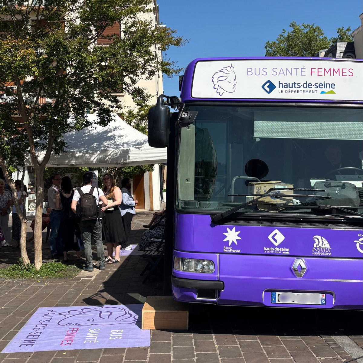 Majorite92's tweet photo. 🚍Les 26 et 27 mai en matinée, le #BusSantéFemmes de l’@InstitutHDS fait étape à Rueil-Malmaison pour sensibiliser et répondre aux questions des rueilloises.

🗨️Aussi une occasion pour les habitants d'échanger avec leurs élus départementaux Rita Demblon-Pollet et @Xabi_Elz. https://t.co/uxBrxhCOgx