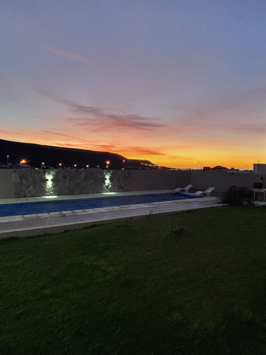 valitareloaded's tweet photo. 8:25 y todavía no termina de amanecer #cielospatagonicos https://t.co/Nifo9V80wf