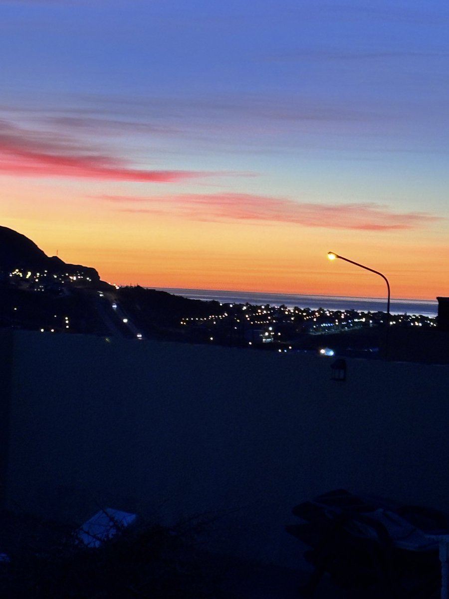 valitareloaded's tweet photo. 8:25 y todavía no termina de amanecer #cielospatagonicos https://t.co/Nifo9V80wf
