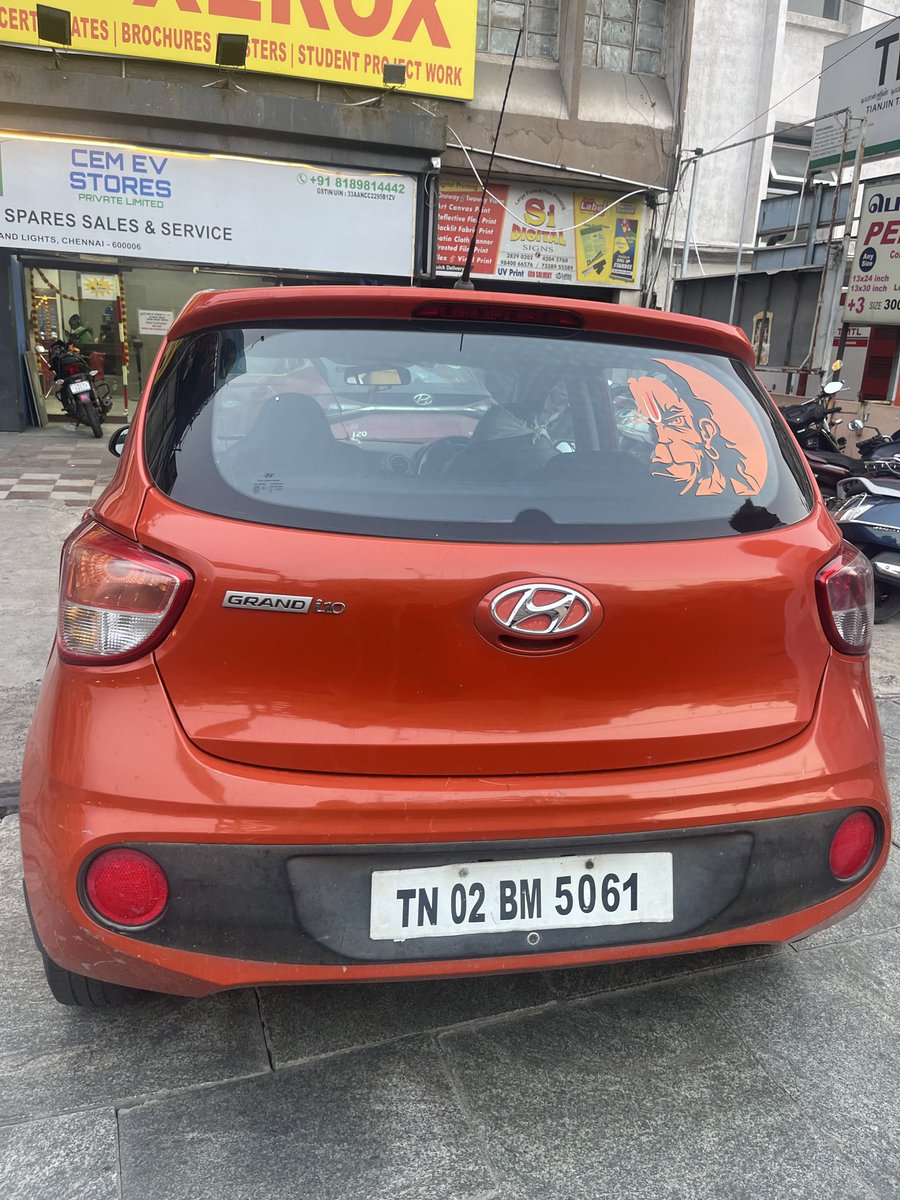 raja_fcm's tweet photo. @ChennaiTraffic  parked in between platform opp to sukubhai biriyani mount road Annasalai https://t.co/oc2WNdcR62