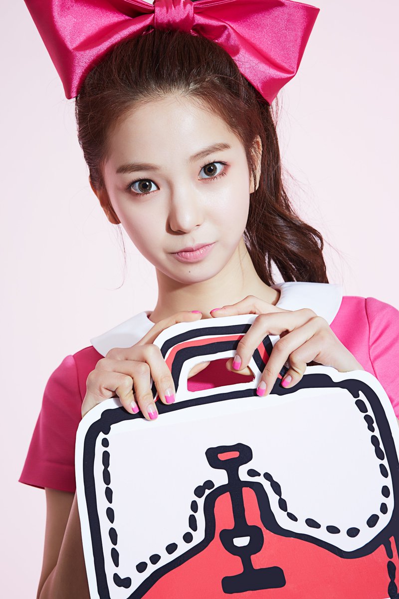 ChoiYujinFolder's tweet photo. 👜🎀
#최유진 #choi_yujin #yujin #kep1er https://t.co/Vce60v08XD