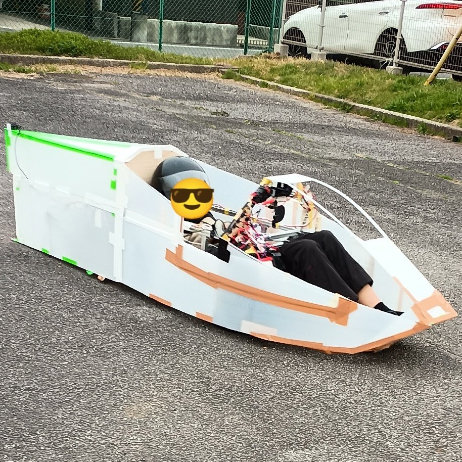 Yuma_FOCUS's tweet photo. 今作ってる電気車と高校の車体を鈴鹿ホームストレートで並走させたいね
そのためにはモーターの基盤周りの問題を解決しないといけないのにお金がなくてやばい https://t.co/pIbZ6H618j