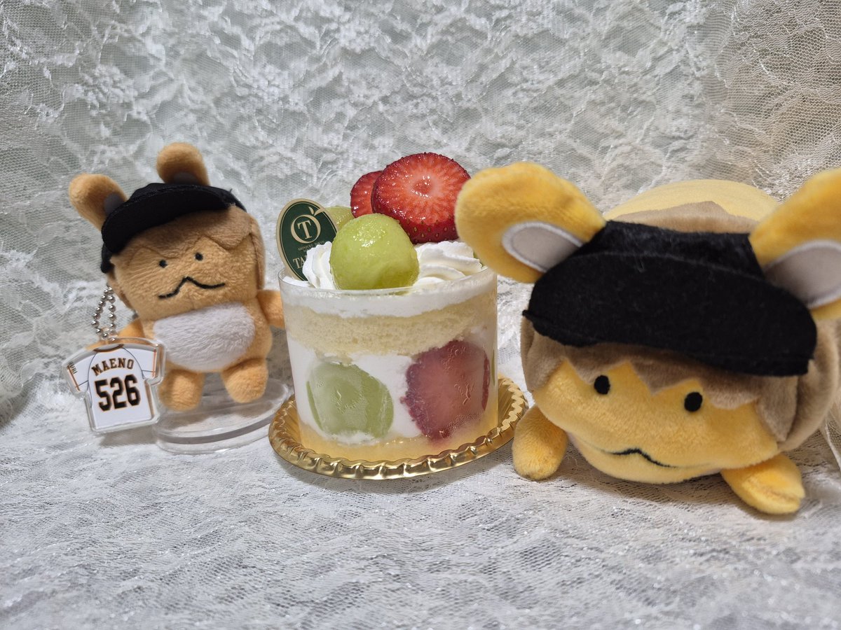 rinne_1111's tweet photo. ケーキも買ってきた👐 https://t.co/aziVDYjt1R