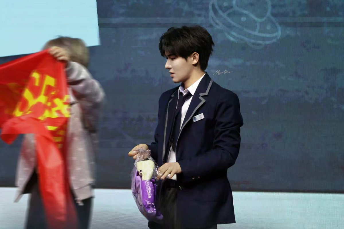 MANT_ooo's tweet photo. 20260516｜上海shanghai

🎒

#亦辰 #YICHEN #이첸 #イチェン #MODYSSEY https://t.co/8hOsDUQjaw