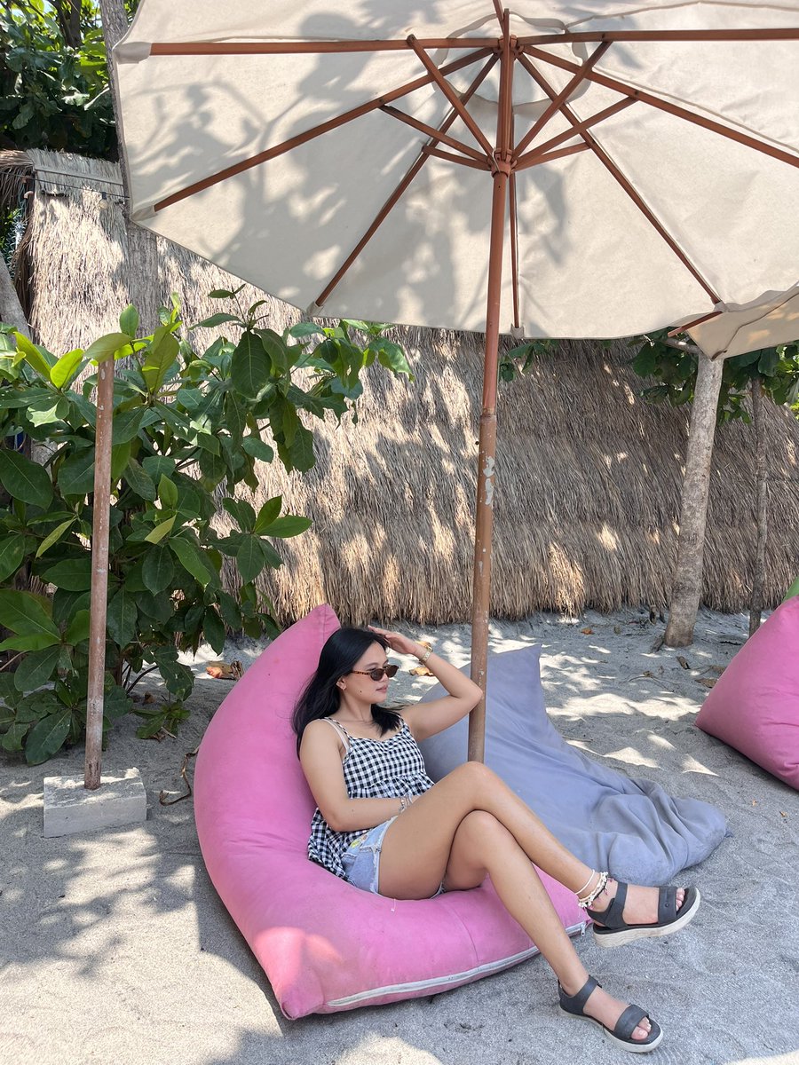 asilocess's tweet photo. girls trip to zambales 🌊💅🏻 https://t.co/PyhmIBSaif