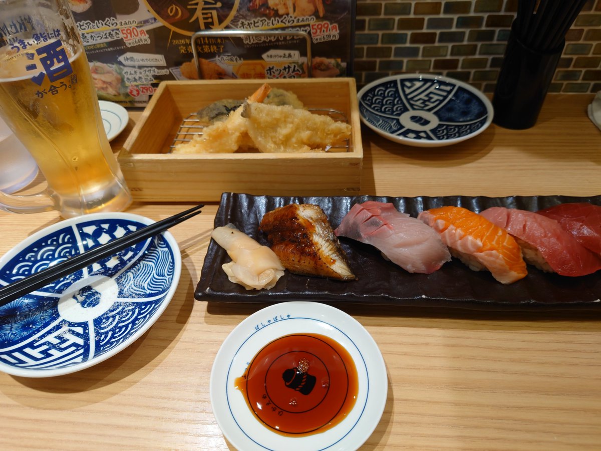 Gintaaro's tweet photo. 杉玉ってスシローだったの？！
厚切り頼むと満足感あって
意外とリーズナブルにすむ
天ぷらもあるし
汁物が欲しかったな https://t.co/enlUtH2nHm