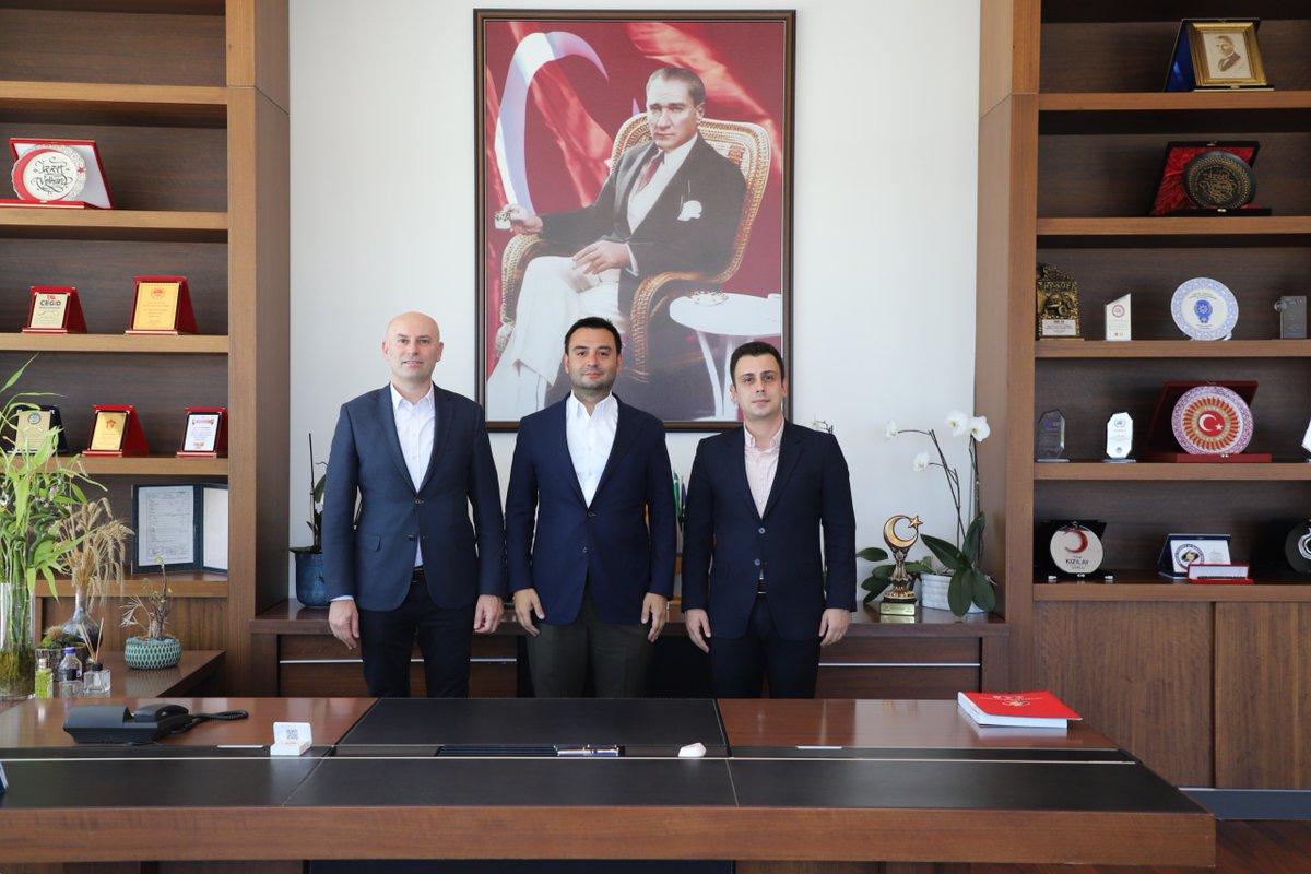 CorluTSO's tweet photo. Akbank Emlak Konut Çorlu Şube Müdürü Ramazan UYAR ve Ticari Müşteri İlişkileri 
Yöneticisi İnanç VARDAR Yönetim Kurulu Başkanı İzzet VOLKAN'ı ziyaret etti. 

Gerçekleşen ziyarette; bankacılık sektörü ve finansal gelişmeler üzerine değerlendirmelerde bulunuldu. https://t.co/aAyW9OQmUw