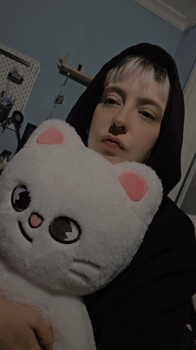 Yue; saw skz♡ UNIQUE tweet media