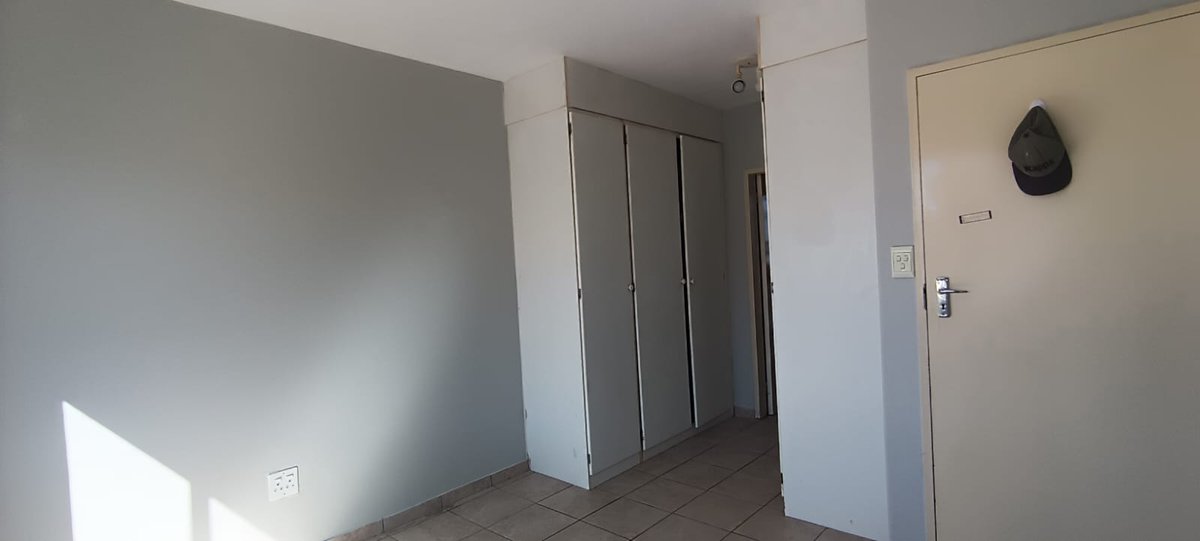 NydesProperty's tweet photo. https://t.co/yXm2LKo1by.

This lovely 2-bedroom unit is situated on the 2nd floor in the beautiful Country View Estate.

Enjoy stunning views of Midrand while experiencing the peace and tranquility of nature. The estate offers a warm, homey atmosphere with friendly  residents. https://t.co/vhhNplk84U