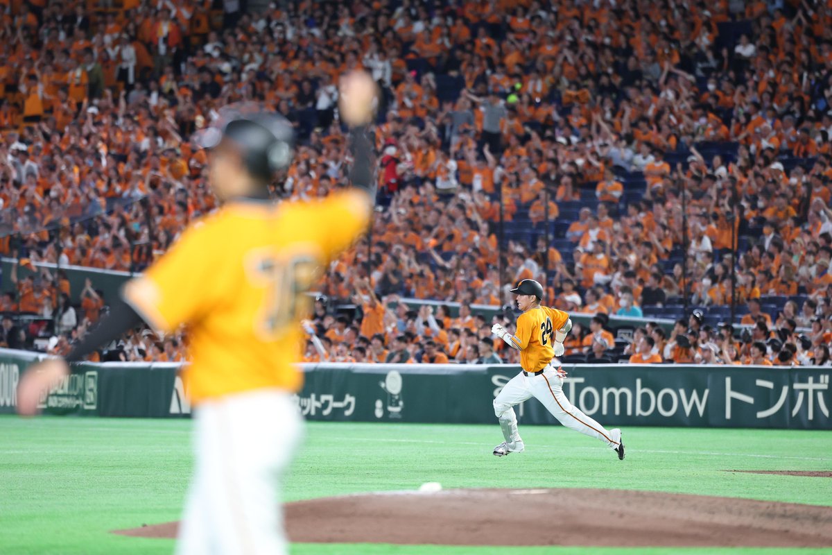 読売ジャイアンツ tweet media