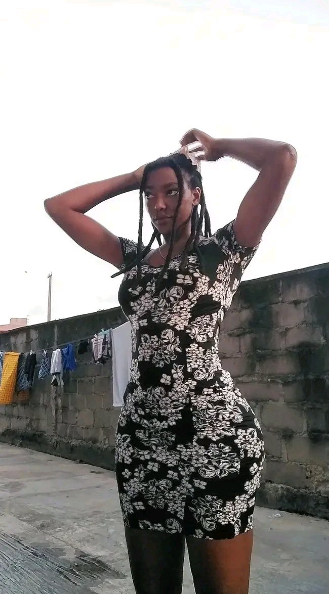 ChidubemEd13607's tweet photo. Breaking News 😳😳😳🤦‍♂️🚨

Young lady Chioma cries out , says she has been unable to find love because of her height . The lady is so beautiful but has an intimidating heart that many men are SCARED of her.

Moral lesson : Me sef go fear 😂 https://t.co/hQbAsro9n9
