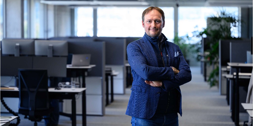 AOFoundation's tweet photo. “The AO combines purpose with challenge — you grow, take ownership, and make a real impact on improving patient care,” says Christoph Volz, Regional Manager &amp; Manager of Trauma, VET, Recon Boards ESA. 
👉 Curious? Explore our career opportunities: 🔗 https://t.co/jsgrbinH9P https://t.co/2705fYD95J