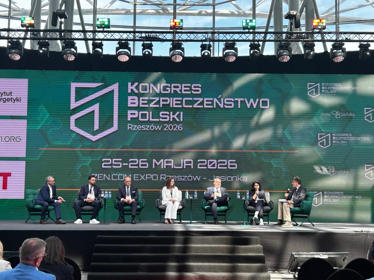 ComstellationEU's tweet photo. Za nami inauguracja i pierwszy dzień #KBP2026. Nasz CEO Robert Kroplewski moderował debatę „Łączność, OT i chmura” jako expert Instytutu Sobieskiego. https://t.co/MHWEoXpGiz