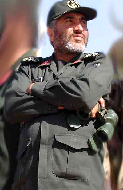 ma_jaberi's tweet photo. + آقای امینی جایگاه من توی سپاه چیه؟
ــ شما فرمانده‌ی نیروی هوایی سپاه هستین سردار.
به صندلی‌اش اشاره کرد و گفت: 
+ آقای امینی، شما ممکنه هیچ وقت به این موقعیتی که من الان دارم، نرسی؛ ولی من که رسیدم، به شما می‌گم که این جا خبری نیست!
#شهید_روز_عرفه 
#شهید_حاج_احمد_کاظمی https://t.co/u0gSgLn46f