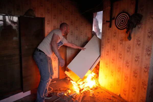 InsulateUkraine's tweet photo. Kyiv hit by drones and a hypersonic missile.

New photos show damaged buildings, emergency crews, and civilians navigating the aftermath across the city. 

https://t.co/DnvPoT8omS https://t.co/7rkFzpwF6G