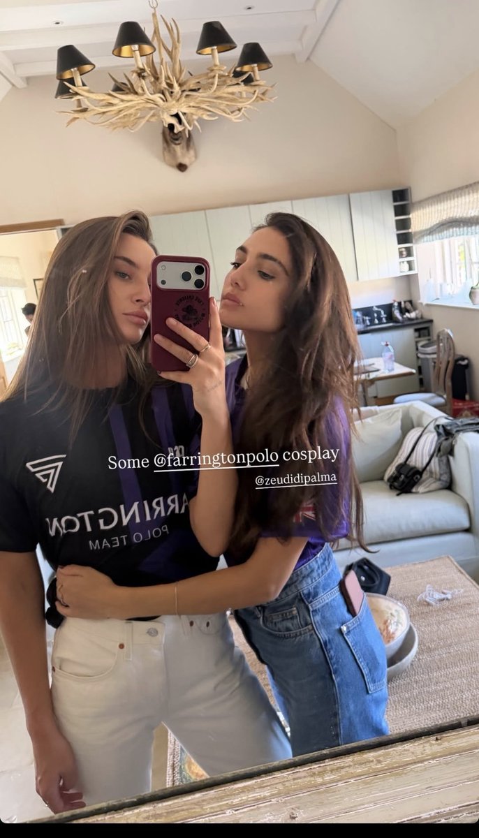ZarletBrasil's tweet photo. Que CASAL que CASAL que CASAL....
☘️👩‍��️‍💋‍👩🧲
#zarlet https://t.co/vnnCWPcuZo